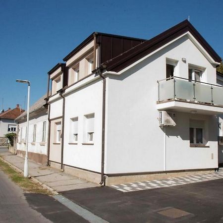 Apartmani Oaza Дарувар Стая снимка